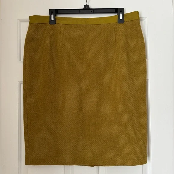 Boden Notre Dame Textured Citronelle Pencil Skirt - Picture 2 of 10